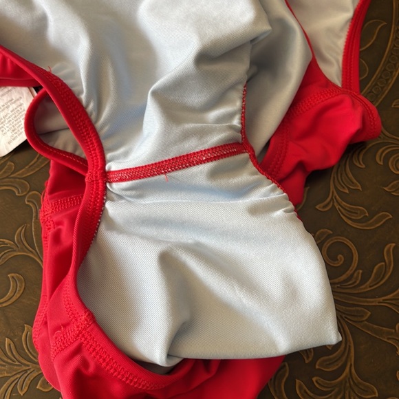Nike One Piece preowned Racerback Swimsuit Powerback Solid Red Womens size 8 - Picture 6 of 6